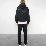 SIGNATURE BLACK HOODIE